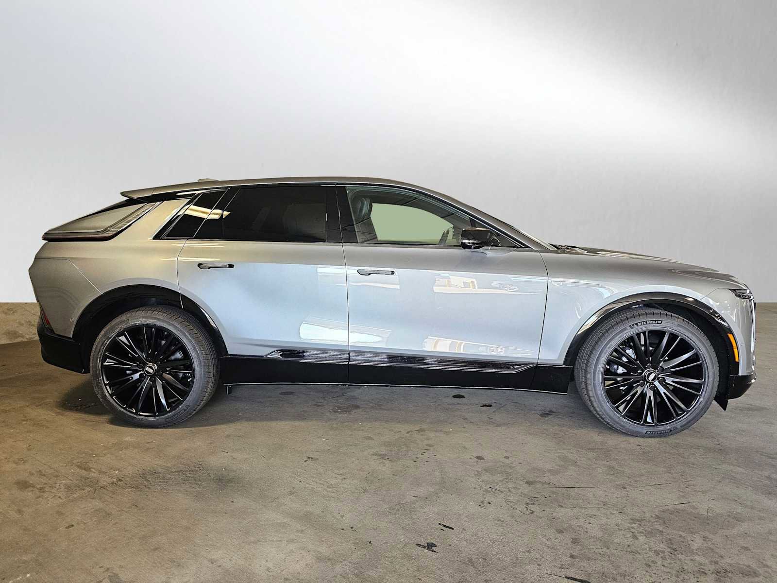 New 2026 Cadillac Lyriq Sport w/ LPO, Bronce Accent Package image 2