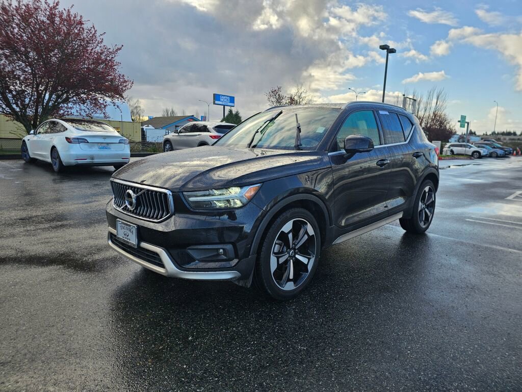 Used 2019 Volvo XC40 T4 Inscription image 3