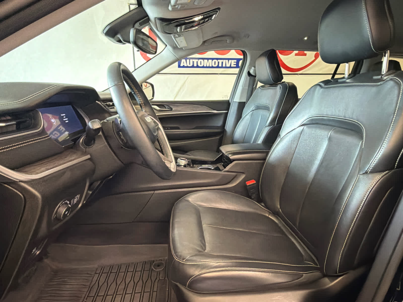 Used 2022 Jeep Grand Cherokee L Limited RWD image 14