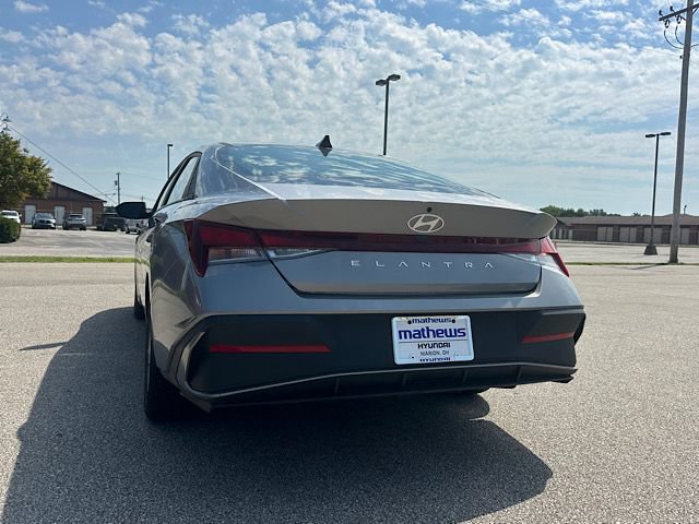 Used 2024 Hyundai Elantra SE FWD image 4