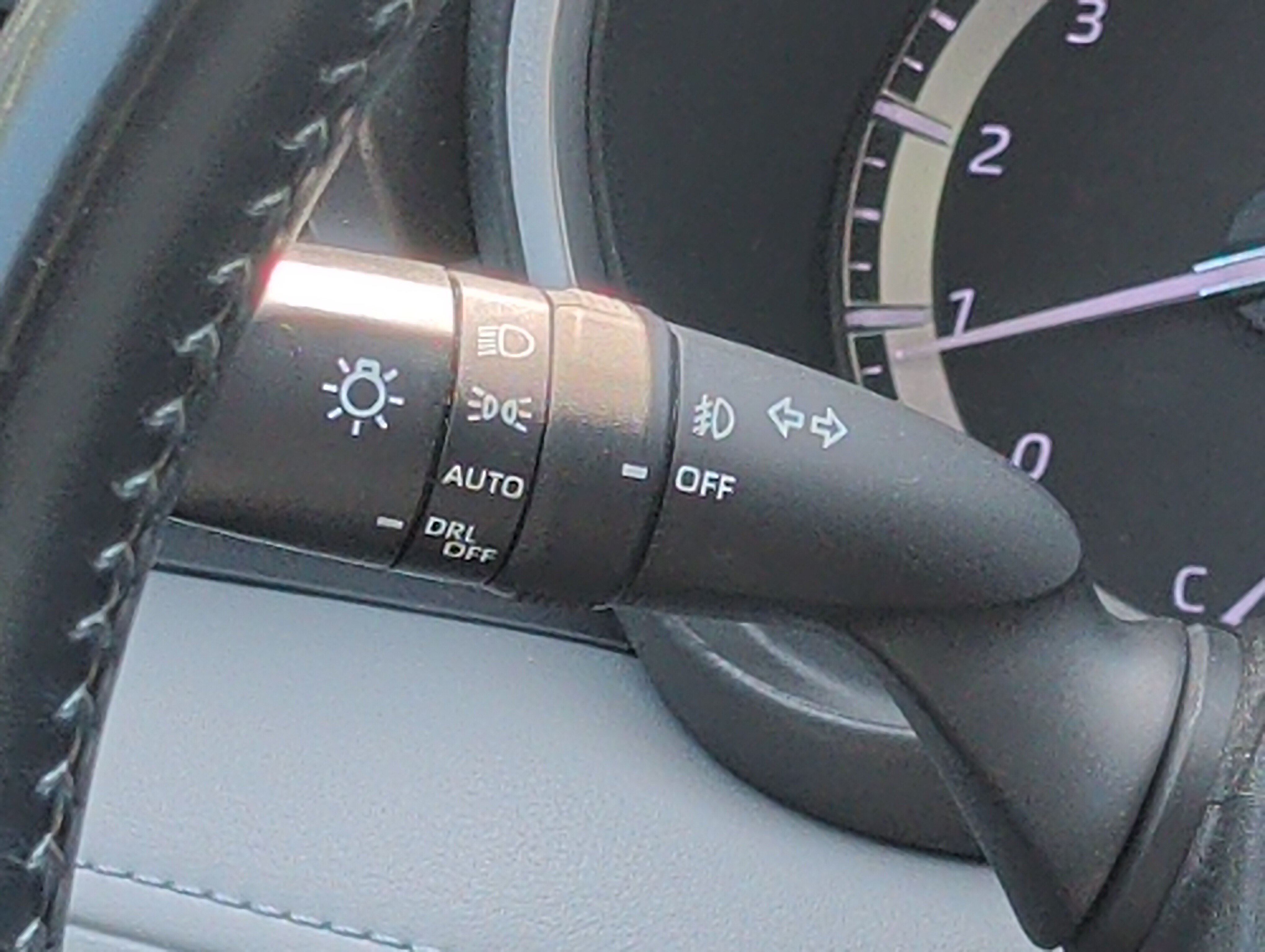 Used 2022 Toyota Highlander XLE AWD/4WD image 30