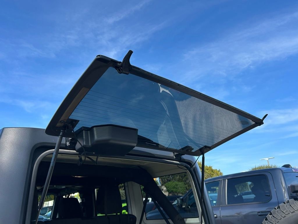 Certified 2017 Jeep Wrangler Unlimited Rubicon w/ Connectivity Group image 42