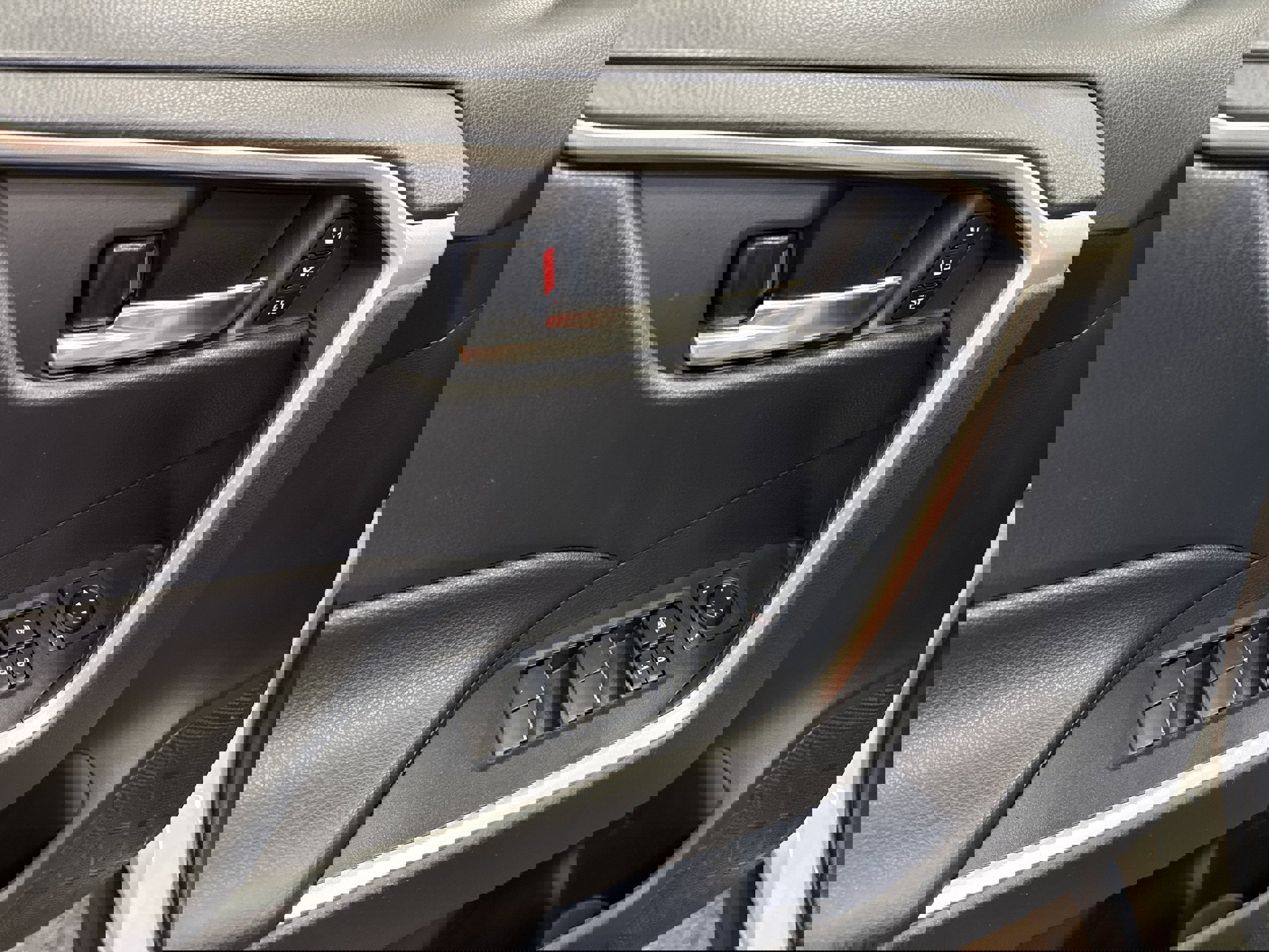 Used 2021 Toyota RAV4 XLE Premium image 28