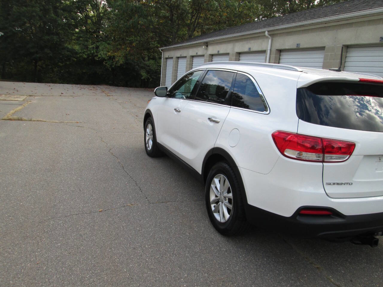 Used 2016 Kia Sorento LX image 8
