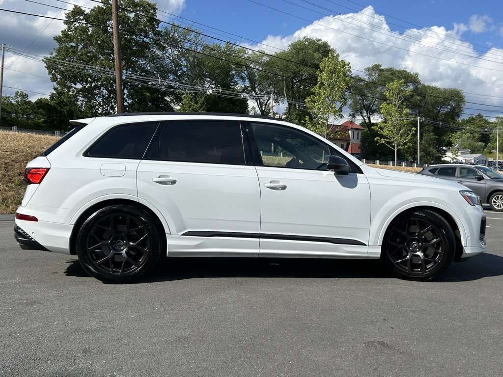 Used 2025 Audi SQ7 Prestige w/ Prestige Package image 7