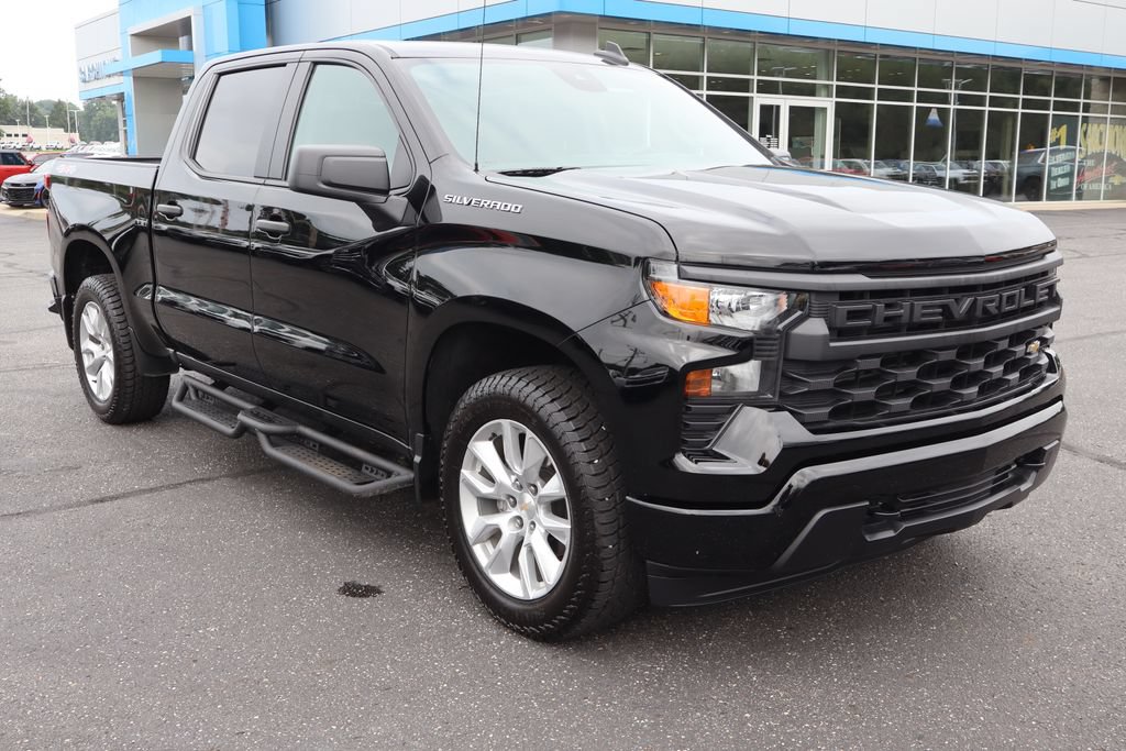 Used 2023 Chevrolet Silverado 1500 Custom AWD/4WD image 2
