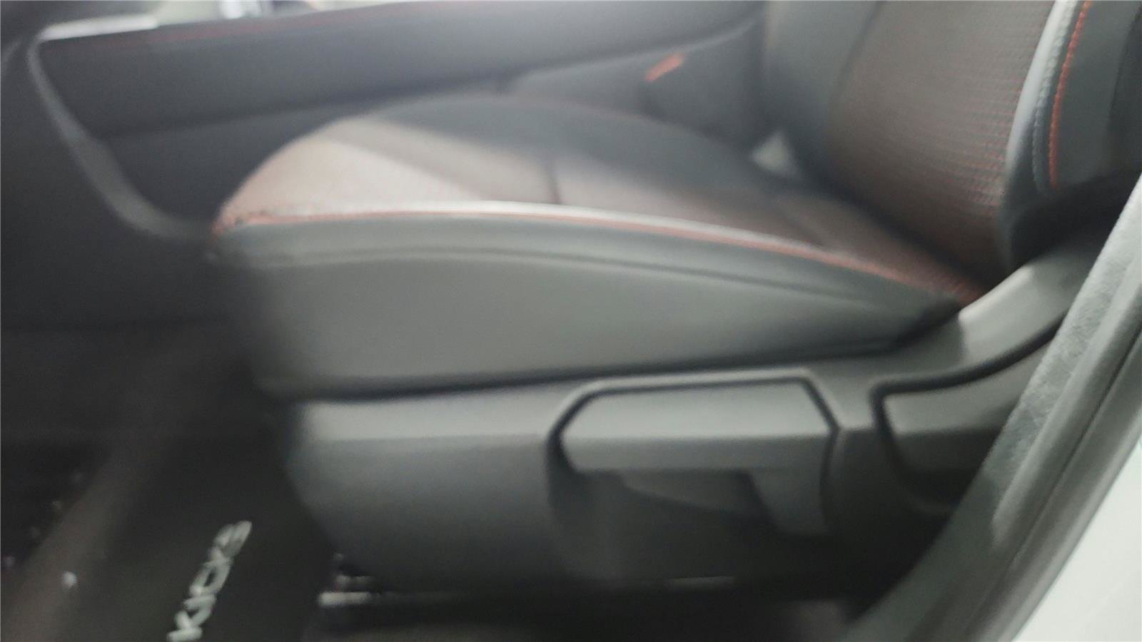 Used 2025 Nissan Kicks SR AWD/4WD image 21