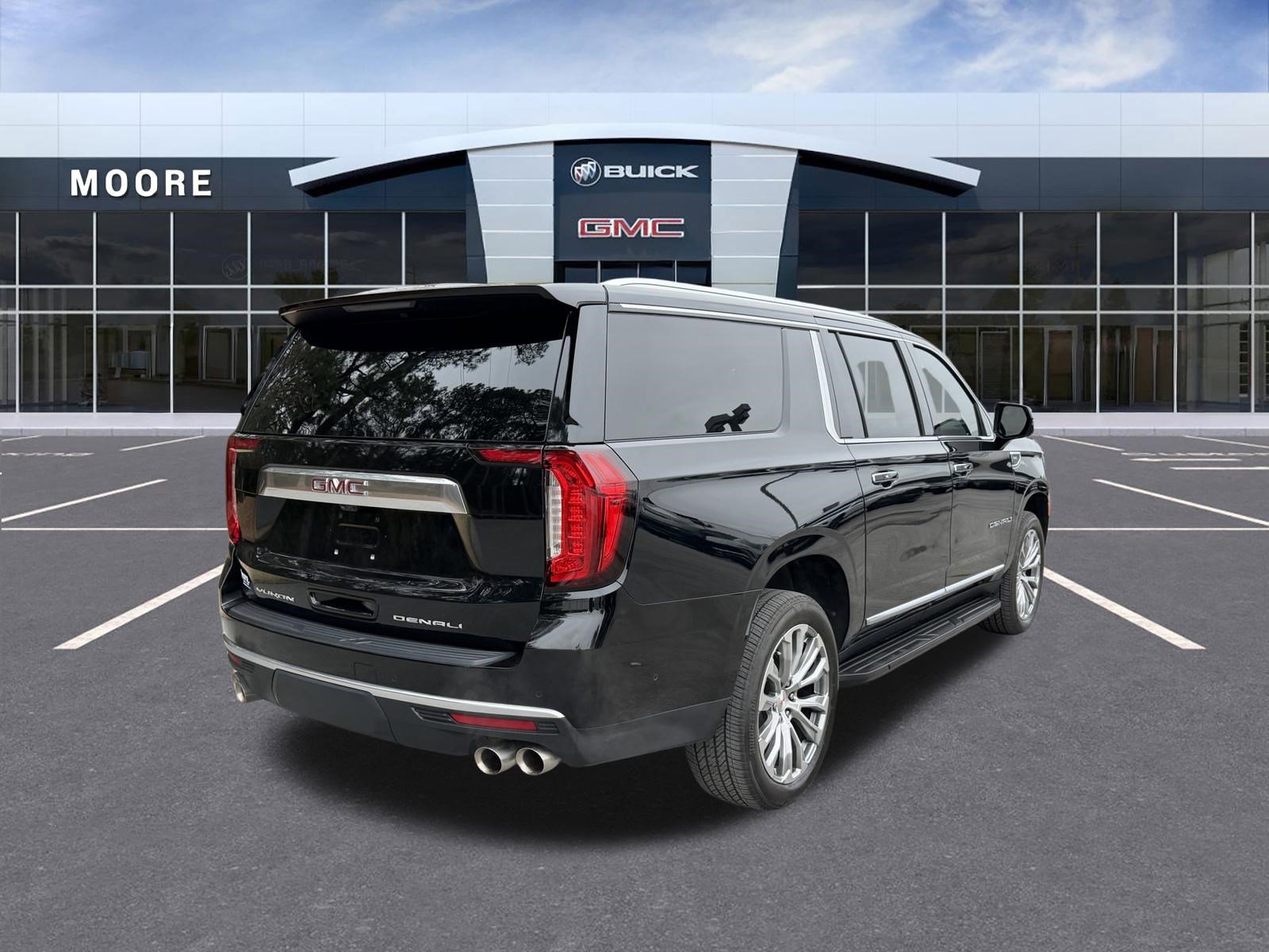 Used 2024 GMC Yukon XL Denali w/ Advanced Technology Package AWD/4WD image 3