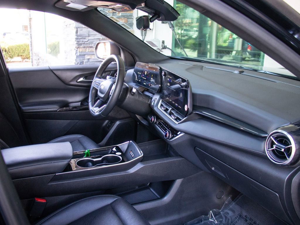 Used 2025 Chevrolet Equinox LT w/ Convenience Package II image 17