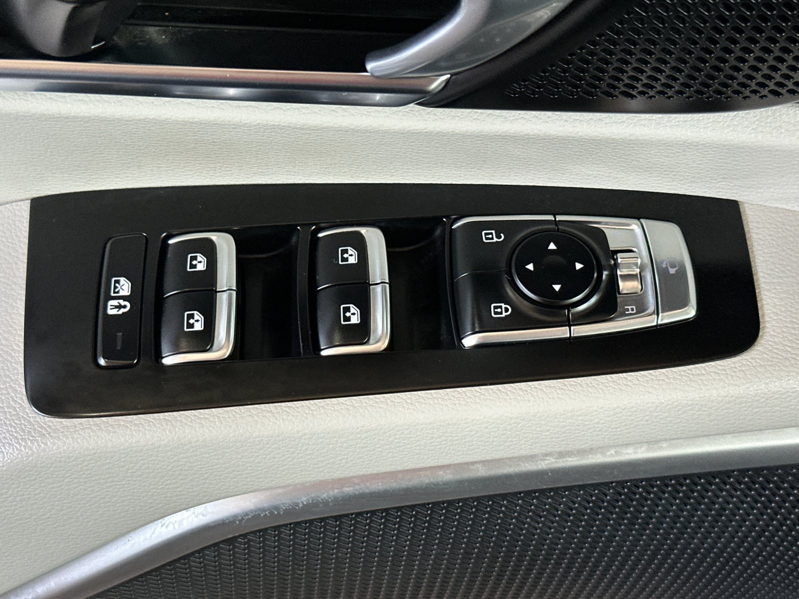 Used 2022 Kia Telluride EX w/ Towing Package AWD/4WD image 13