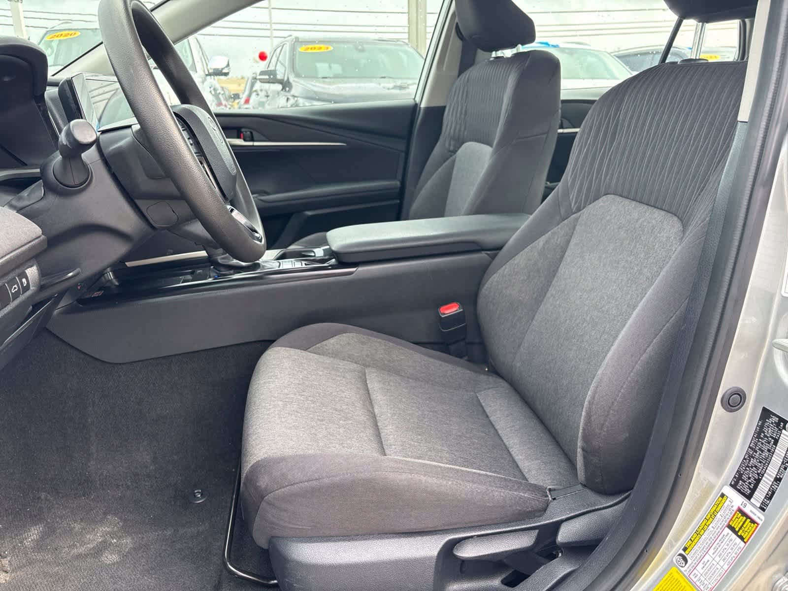 Used 2025 Toyota Camry LE FWD image 11
