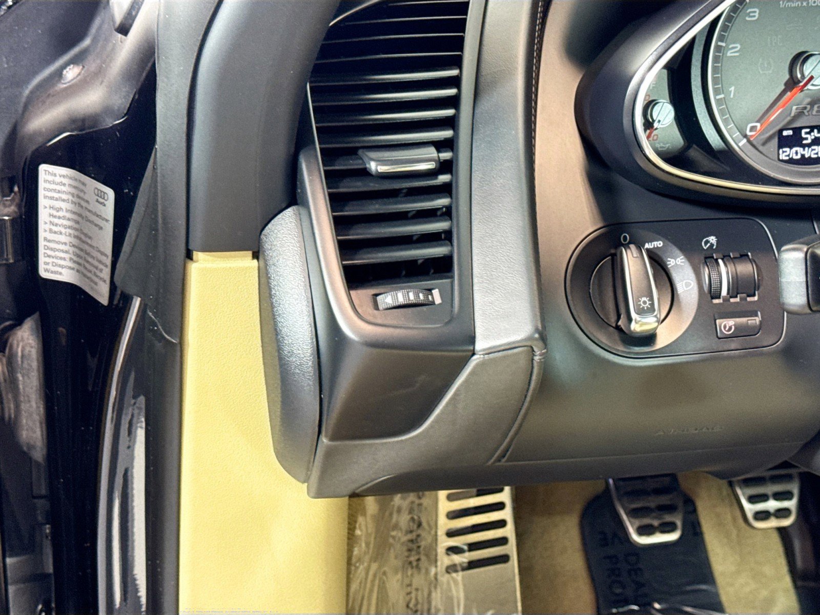 Used 2009 Audi R8 V8 image 13