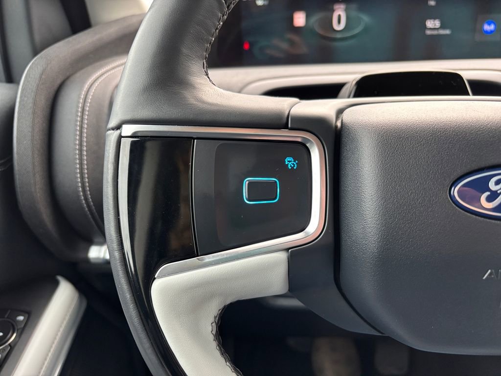 Used 2025 Ford Expedition Platinum image 18