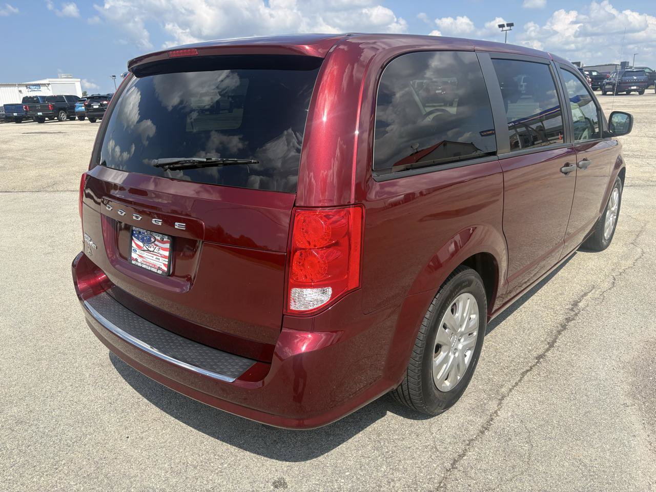 Used 2020 Dodge Grand Caravan SE FWD image 3
