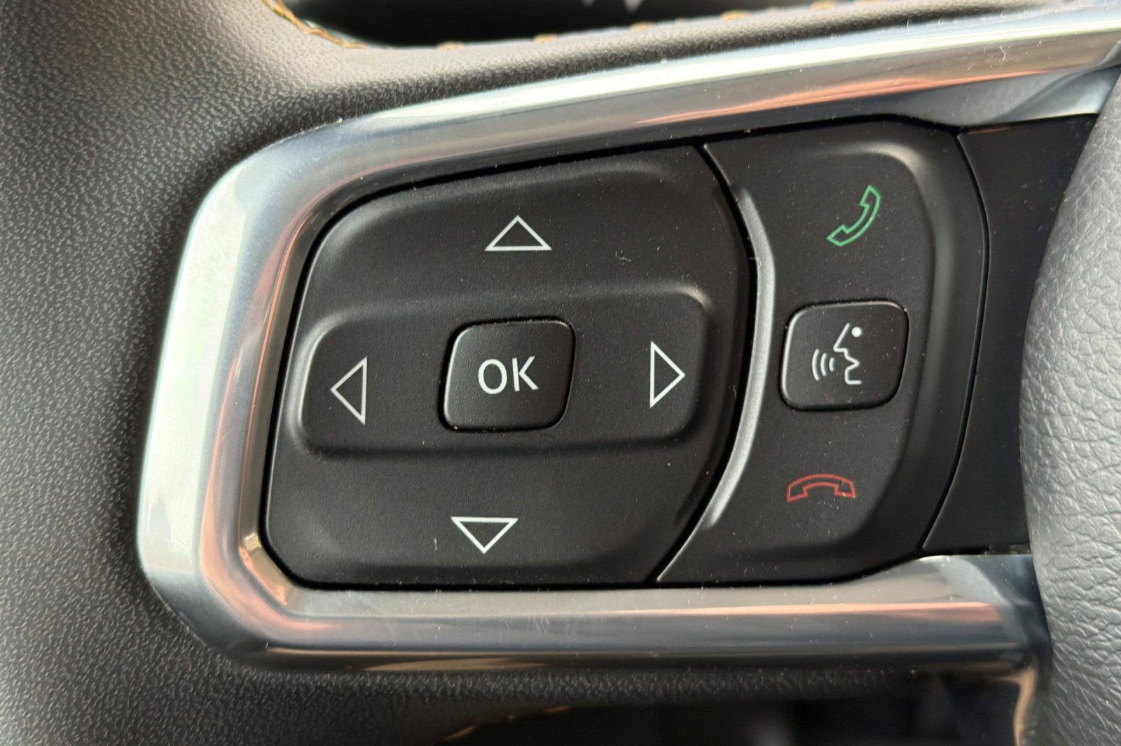 Used 2024 Jeep Wrangler Sahara image 32