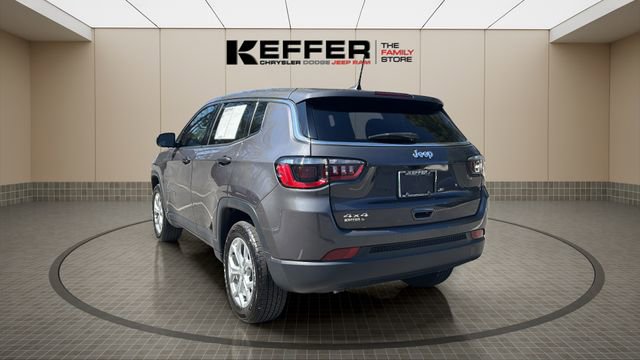 Used 2024 Jeep Compass Sport image 3