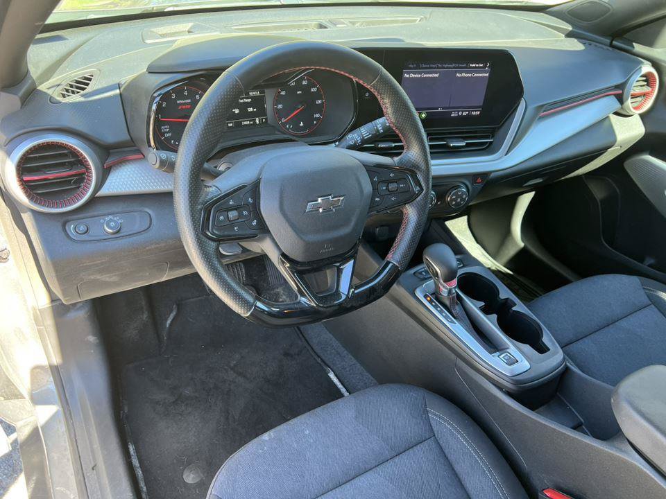 Used 2024 Chevrolet Trax RS FWD image 13