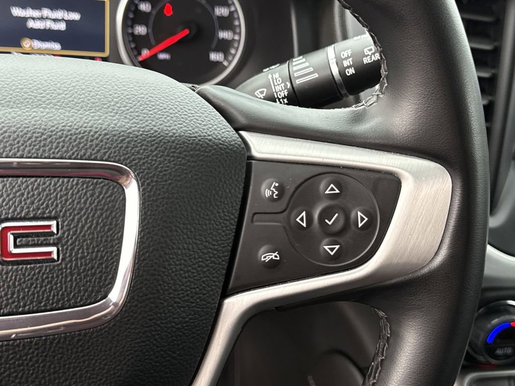 Used 2023 GMC Acadia SLT image 26