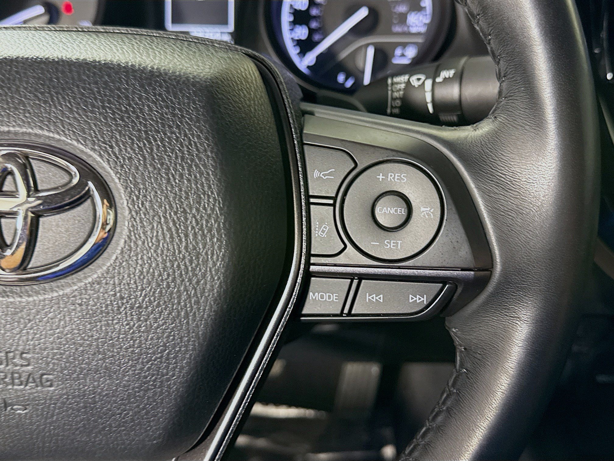 Used 2022 Toyota Camry SE w/ Convenience Package FWD image 15