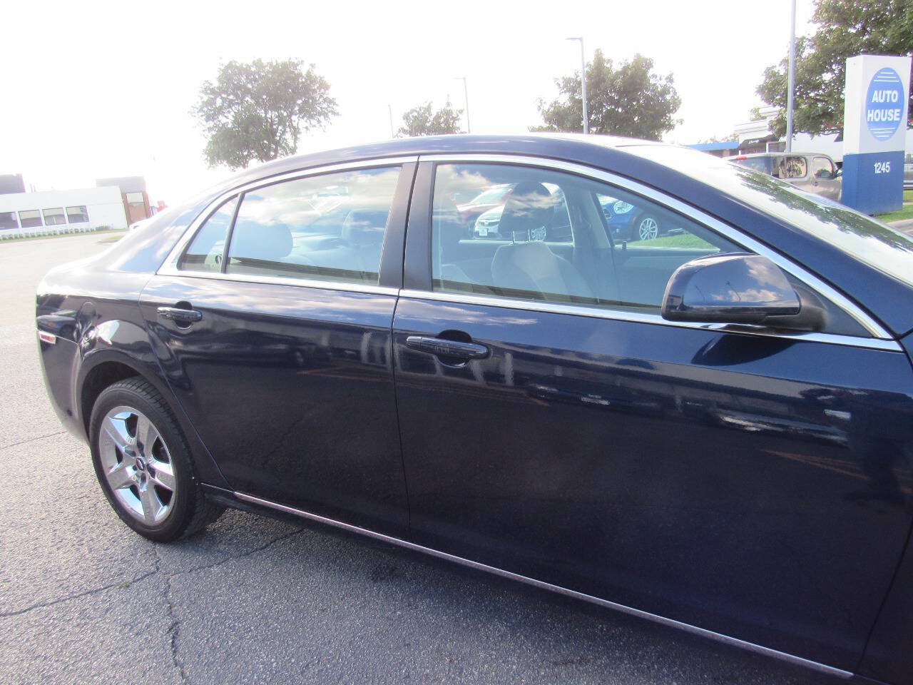 Used 2010 Chevrolet Malibu LT FWD image 7