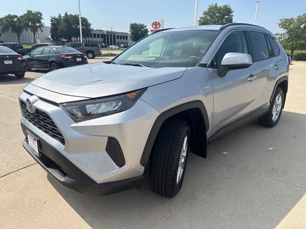Used 2019 Toyota RAV4 LE w/ Carpet Mat Package AWD/4WD image 6