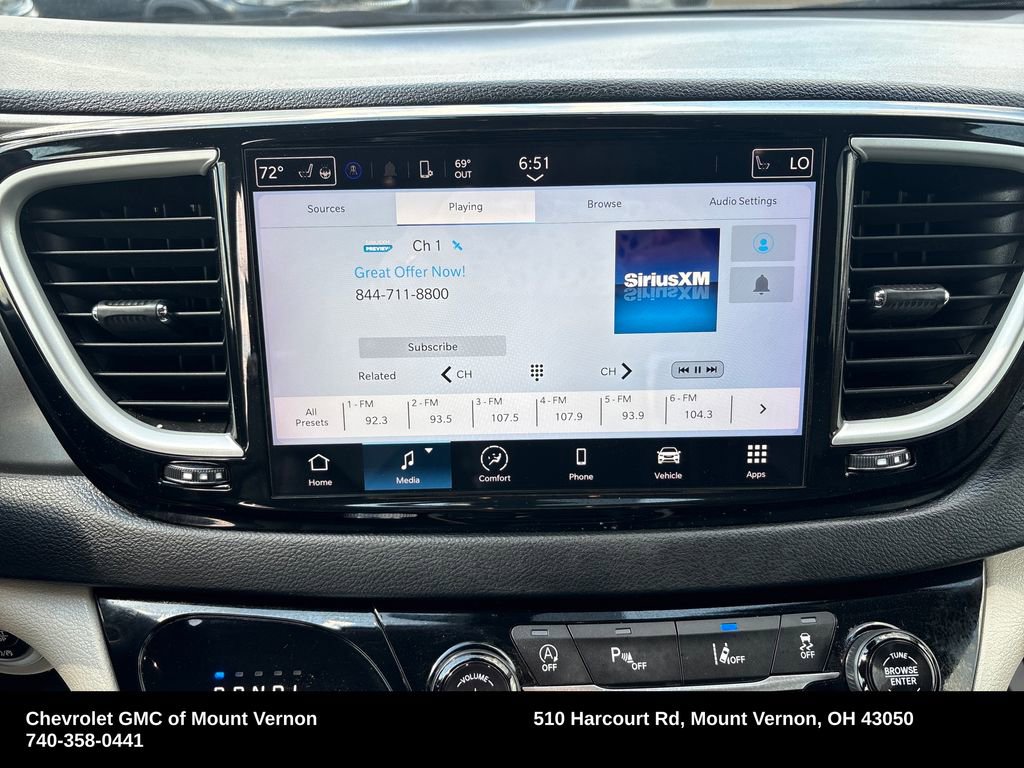 Used 2023 Chrysler Pacifica Touring-L FWD image 35