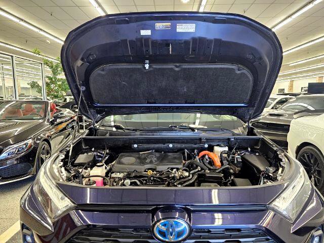 Used 2022 Toyota RAV4 XLE Premium image 39