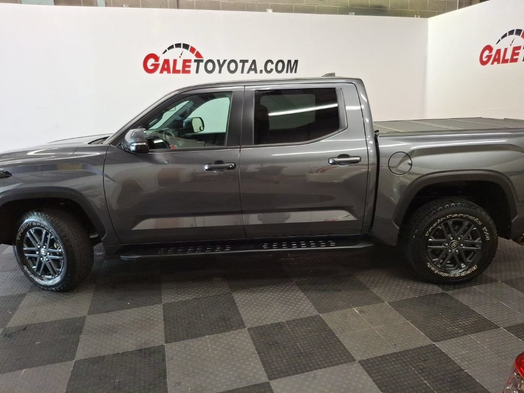 Used 2025 Toyota Tundra SR5 w/ SR5 Convenience Package AWD/4WD image 9