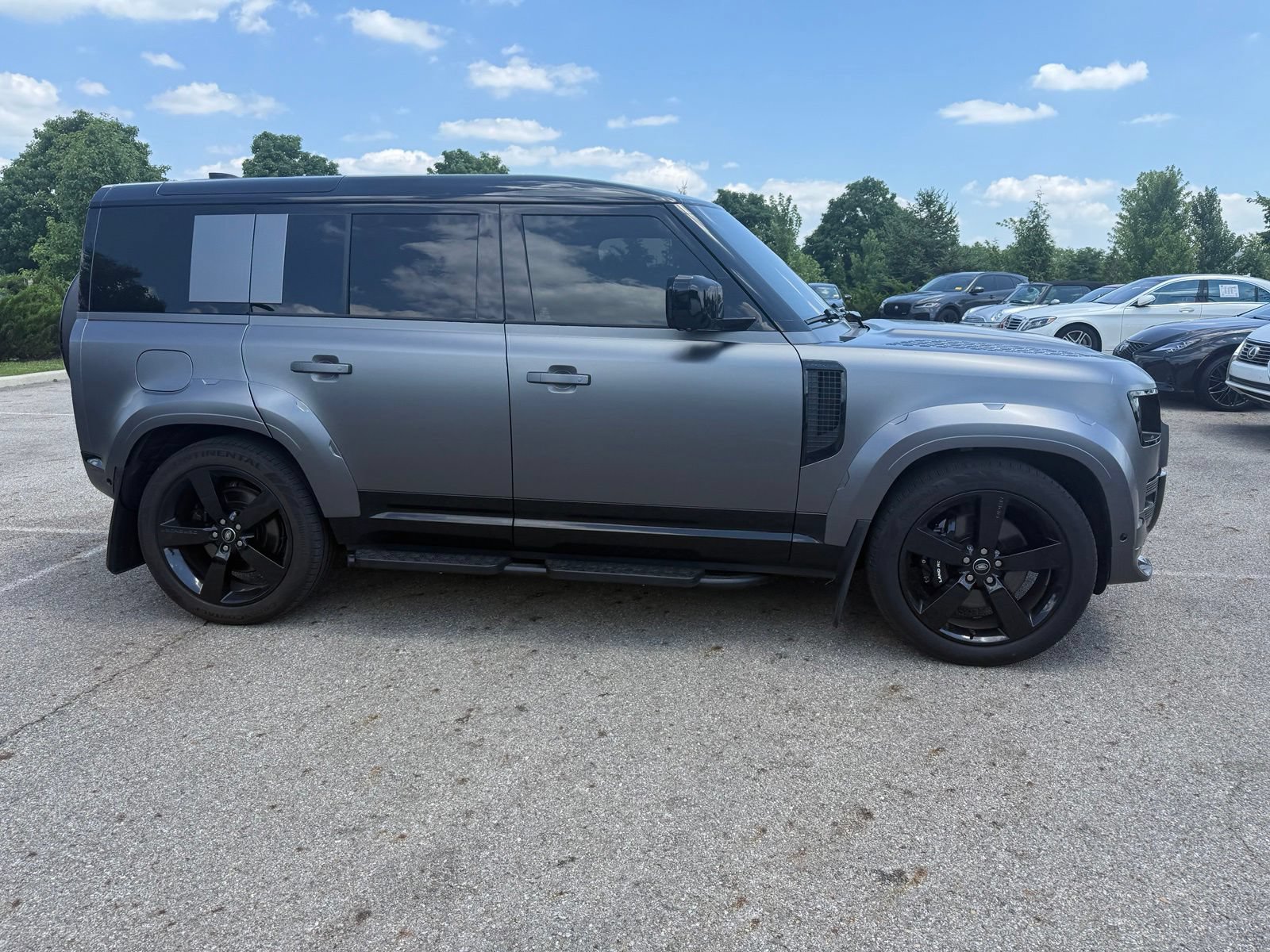 Used 2025 Land Rover Defender 110 X-Dynamic SE AWD/4WD image 4