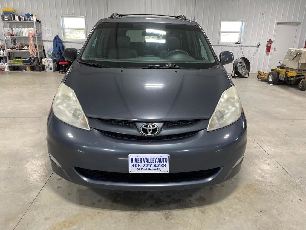 Used 2008 Toyota Sienna XLE image 2