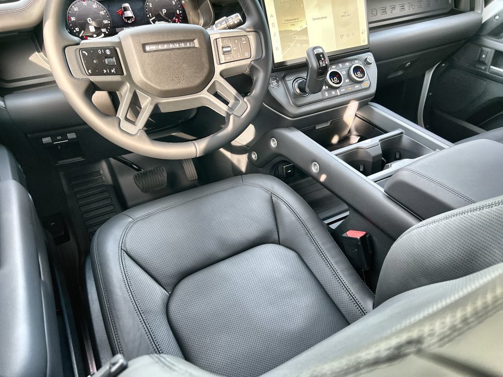 New 2026 Land Rover Defender 110 X-Dynamic SE AWD/4WD image 13