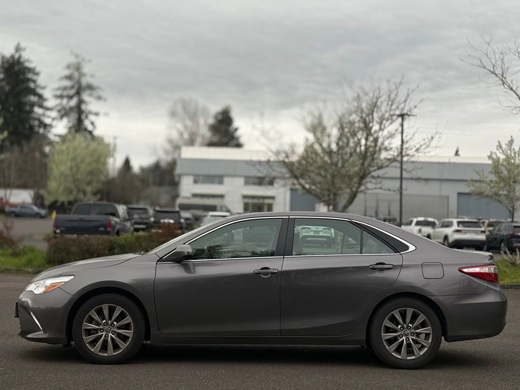 Used 2016 Toyota Camry XLE image 2