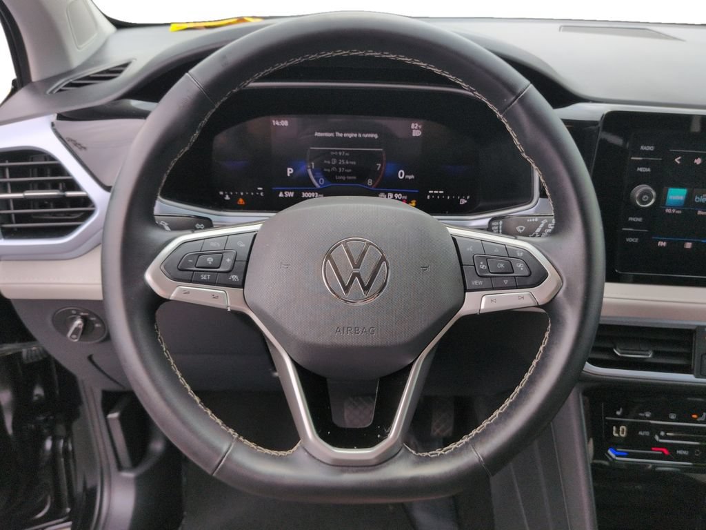 Used 2025 Volkswagen Taos SE FWD image 12