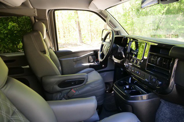 Used 2025 Chevrolet Express 2500 w/ Driver Convenience Package image 49