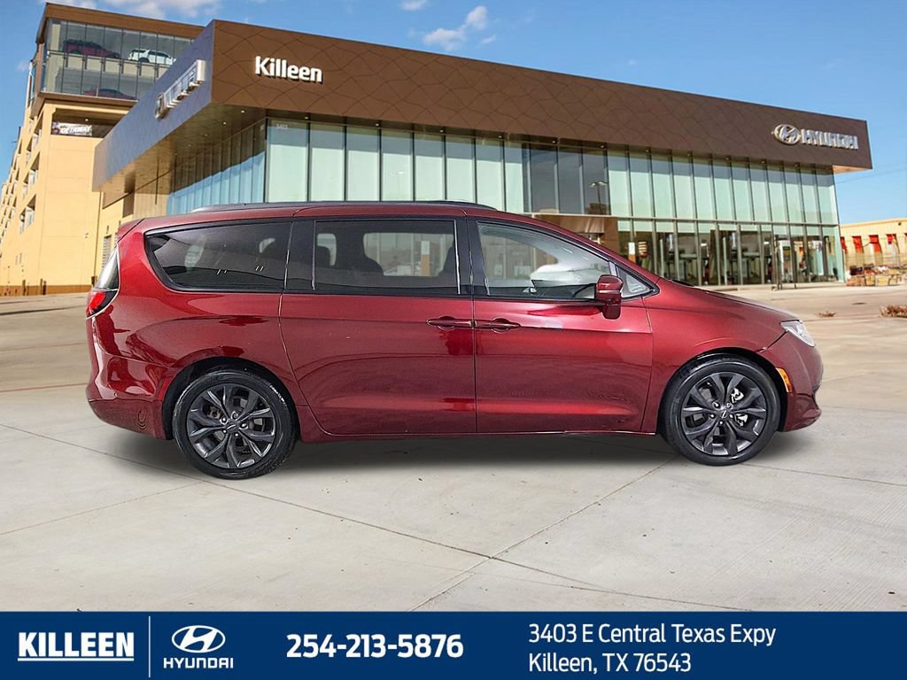 Used 2019 Chrysler Pacifica Limited w/ Advanced Safetytec Group FWD image 3