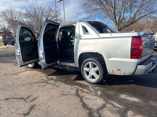 Used 2013 Chevrolet Avalanche LTZ image 31