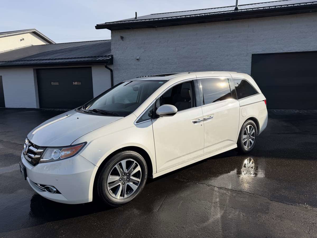 Used 2016 Honda Odyssey Touring image 2