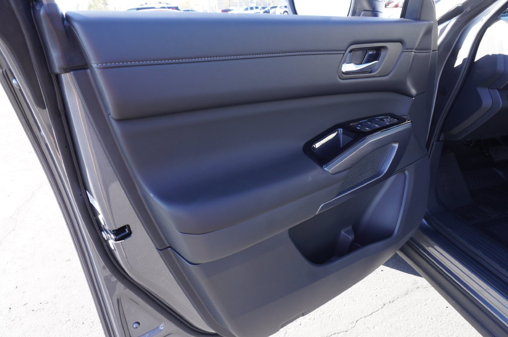 New 2026 Nissan Pathfinder SL w/ SL Premium Package AWD/4WD image 16