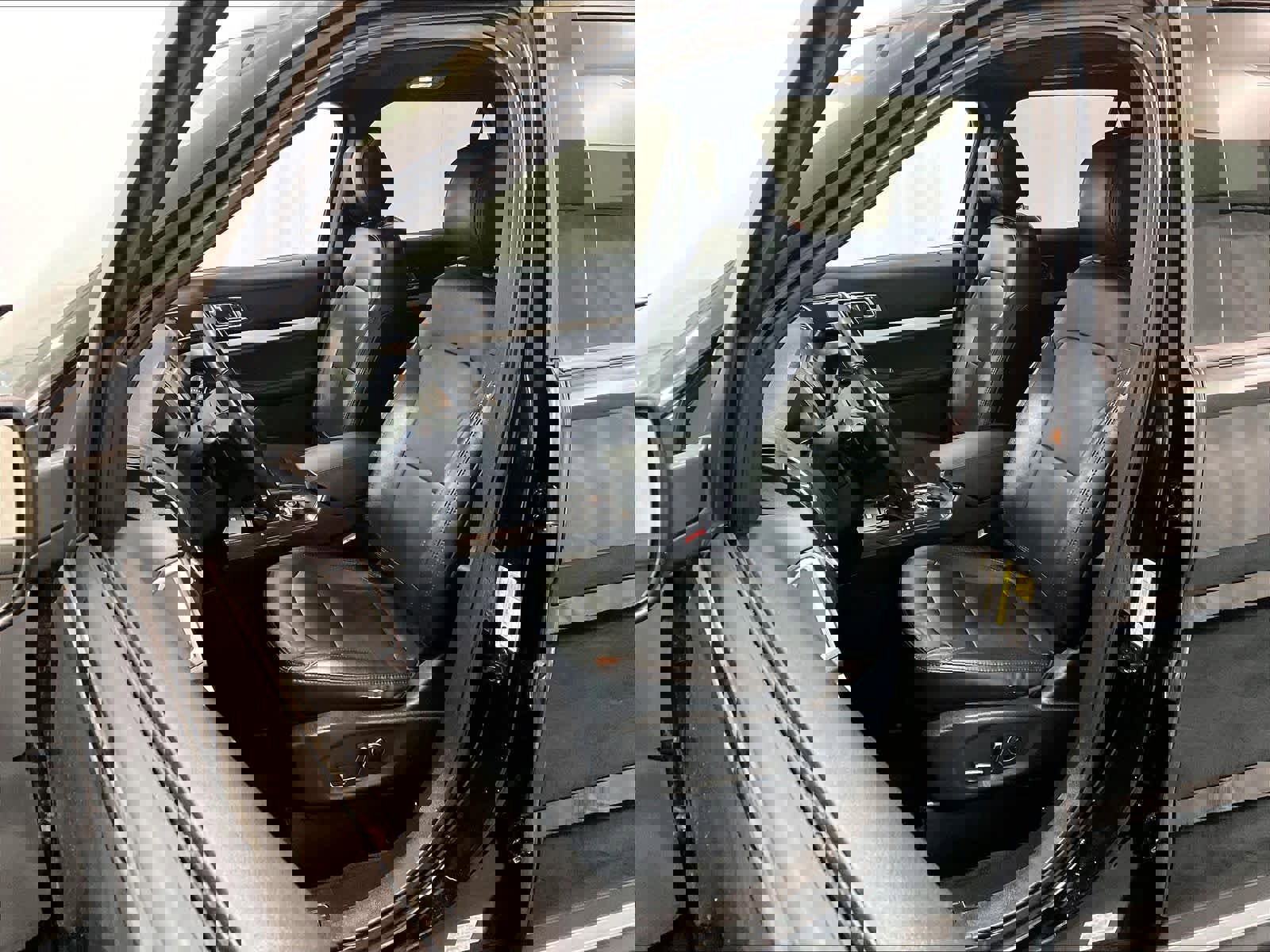 Used 2017 Ford Explorer XLT w/ Equipment Group 202A AWD/4WD image 10