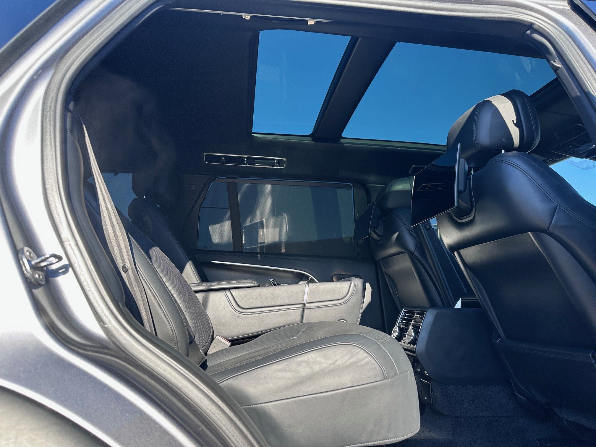 Certified 2023 Land Rover Range Rover Long Wheelbase Autobiography AWD/4WD image 12