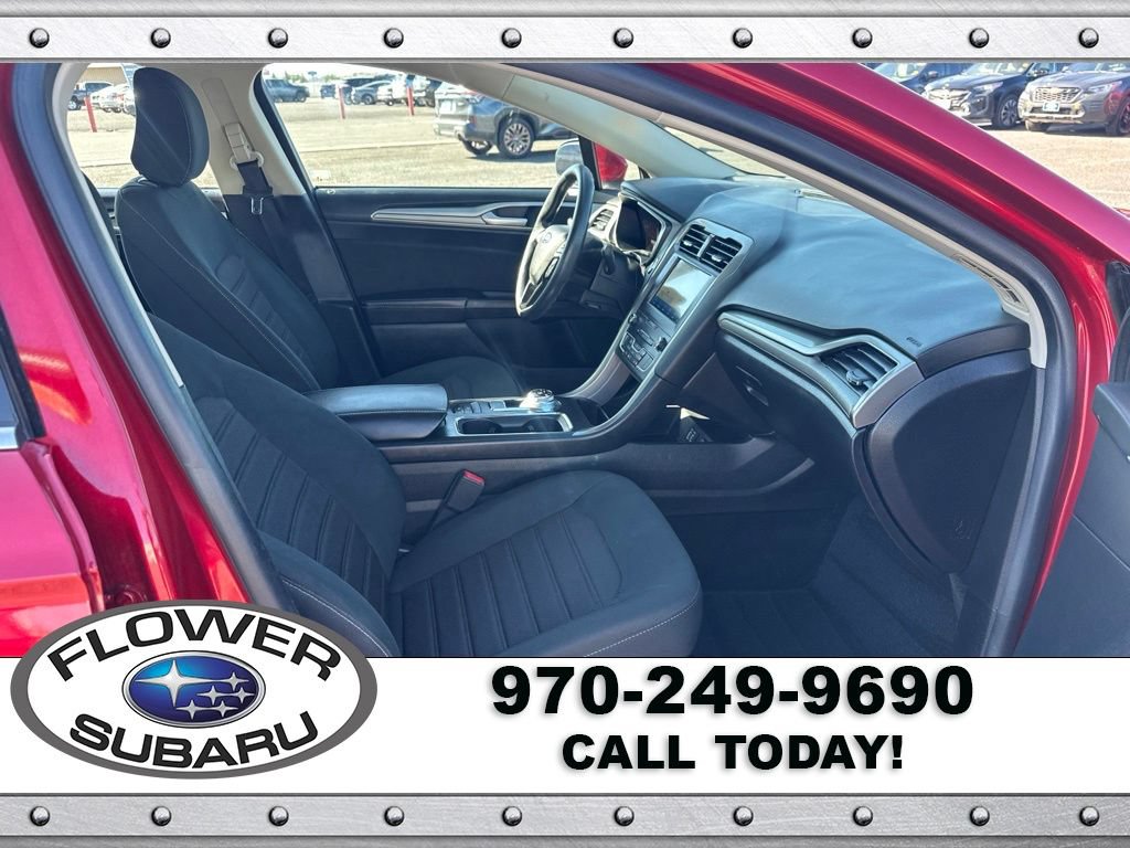 Used 2020 Ford Fusion SE FWD image 9