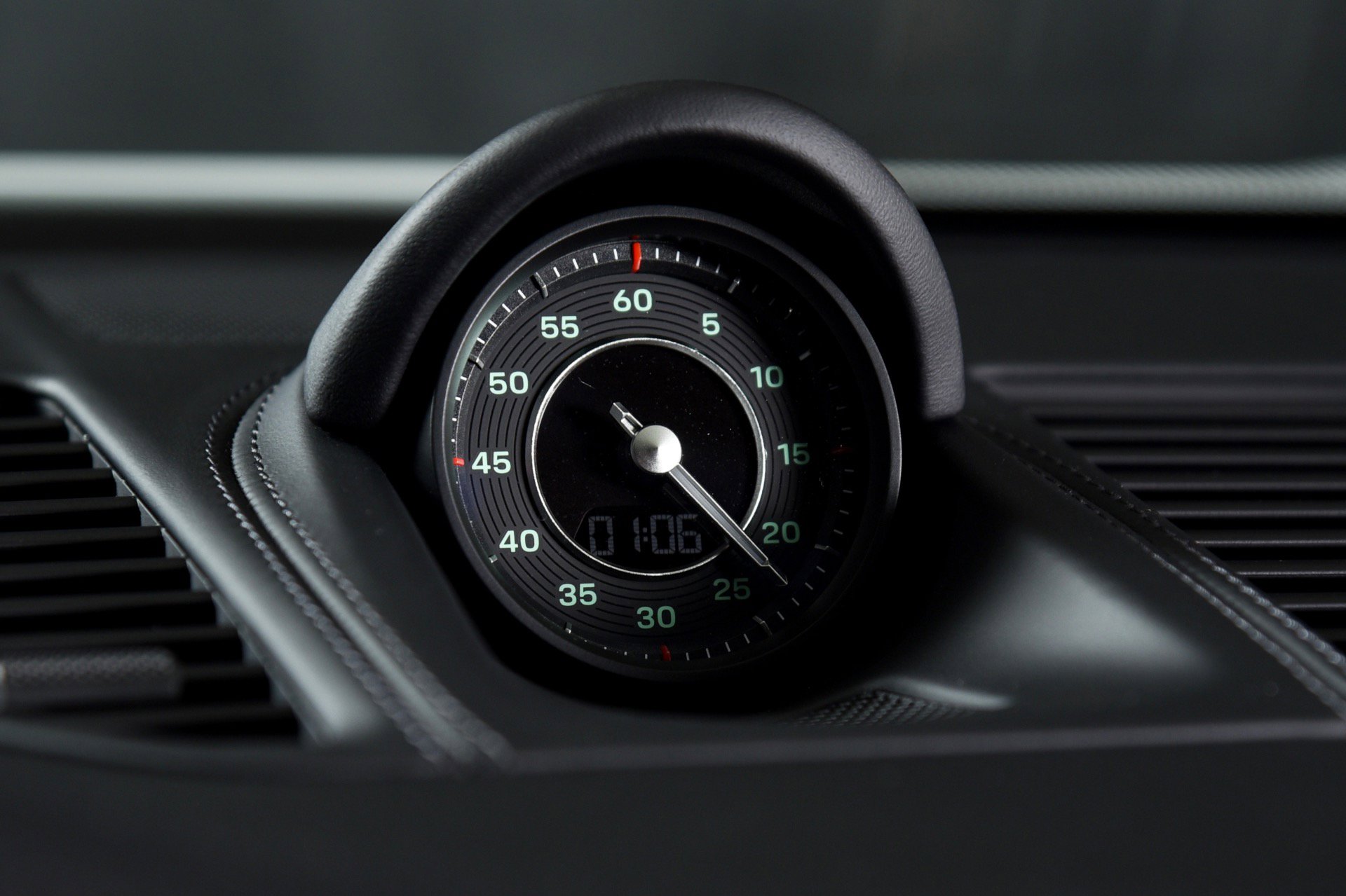 Used 2024 Porsche 911 Carrera S image 7