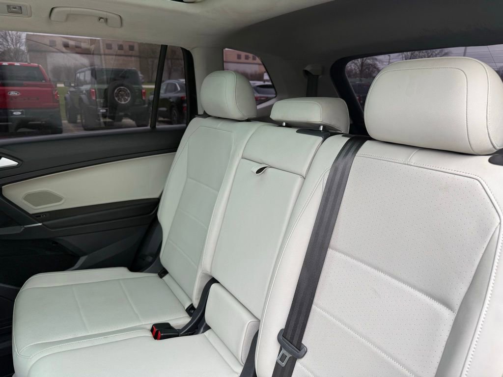 Used 2020 Volkswagen Tiguan SE w/ Panoramic Sunroof Package image 19
