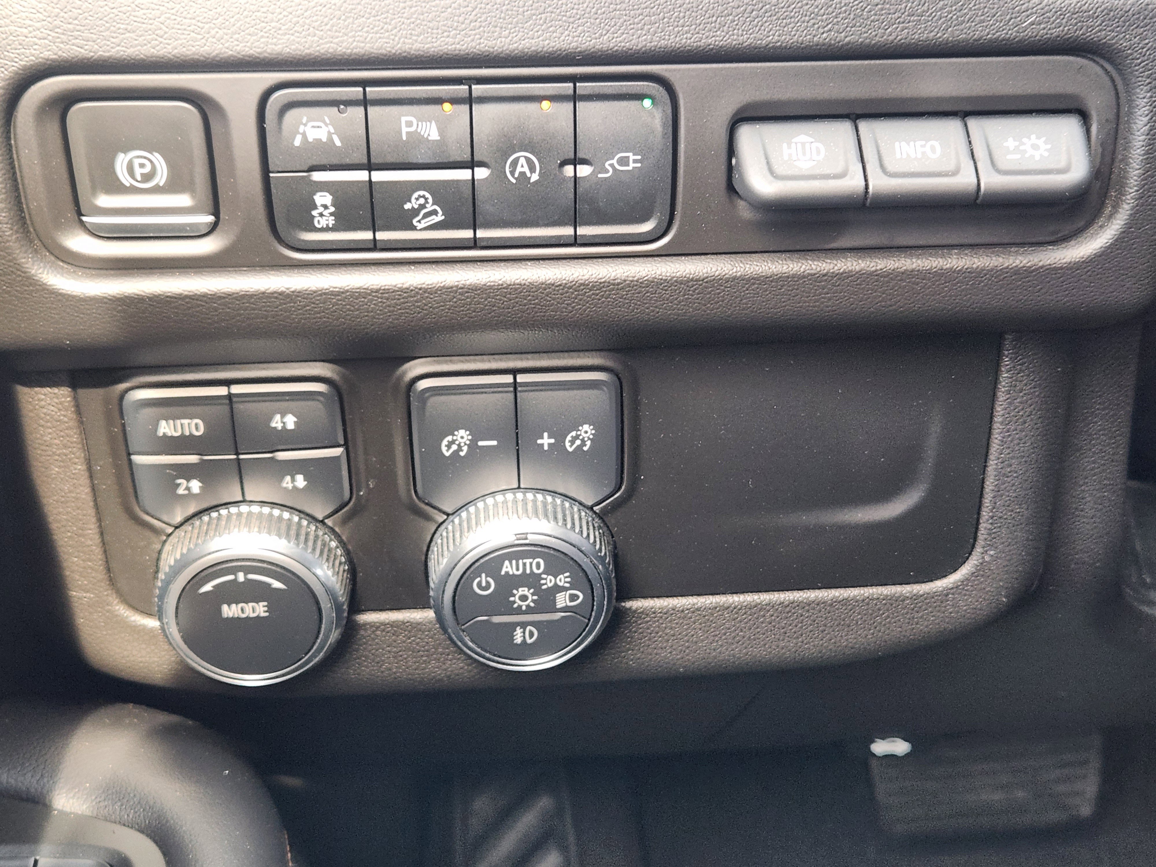 Used 2021 GMC Yukon AT4 w/ AT4 Premium Package image 22