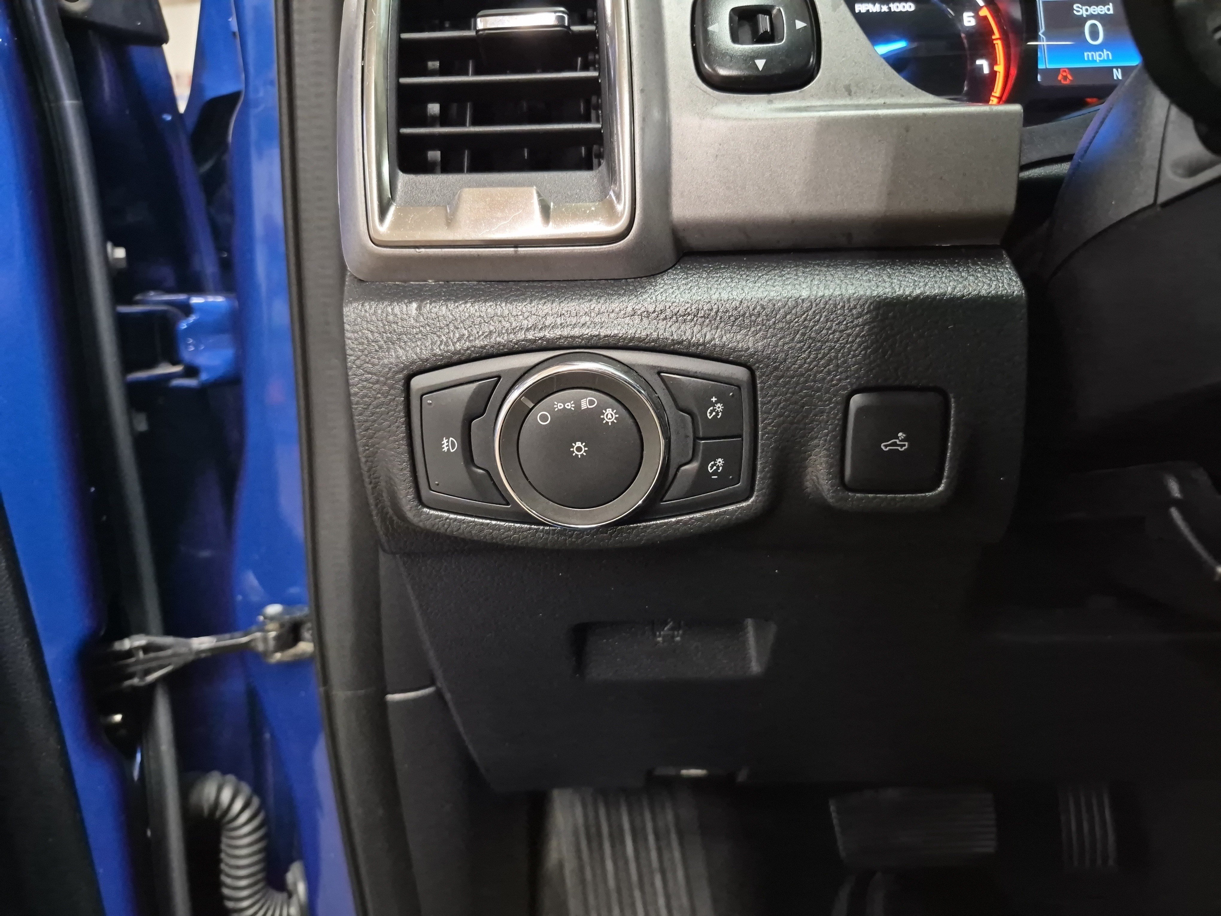 Used 2020 Ford Ranger XLT w/ Equipment Group 302A Luxury AWD/4WD image 22