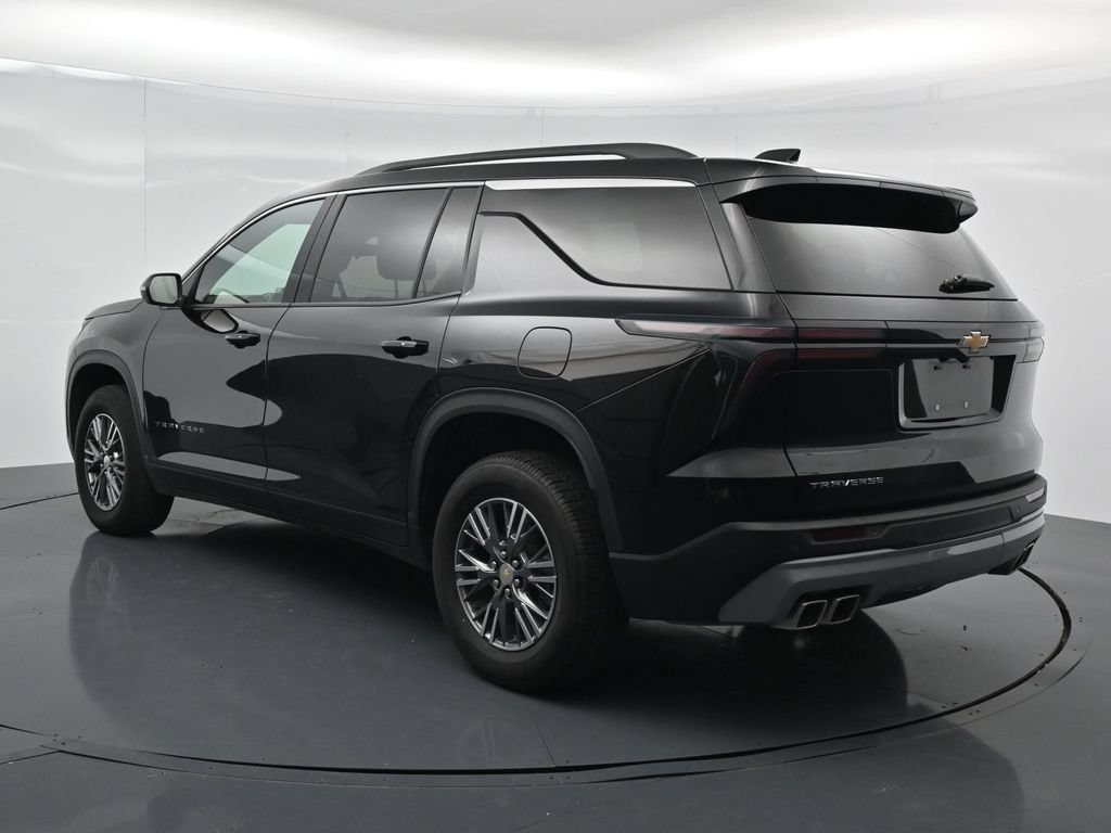 Used 2025 Chevrolet Traverse LT FWD image 5