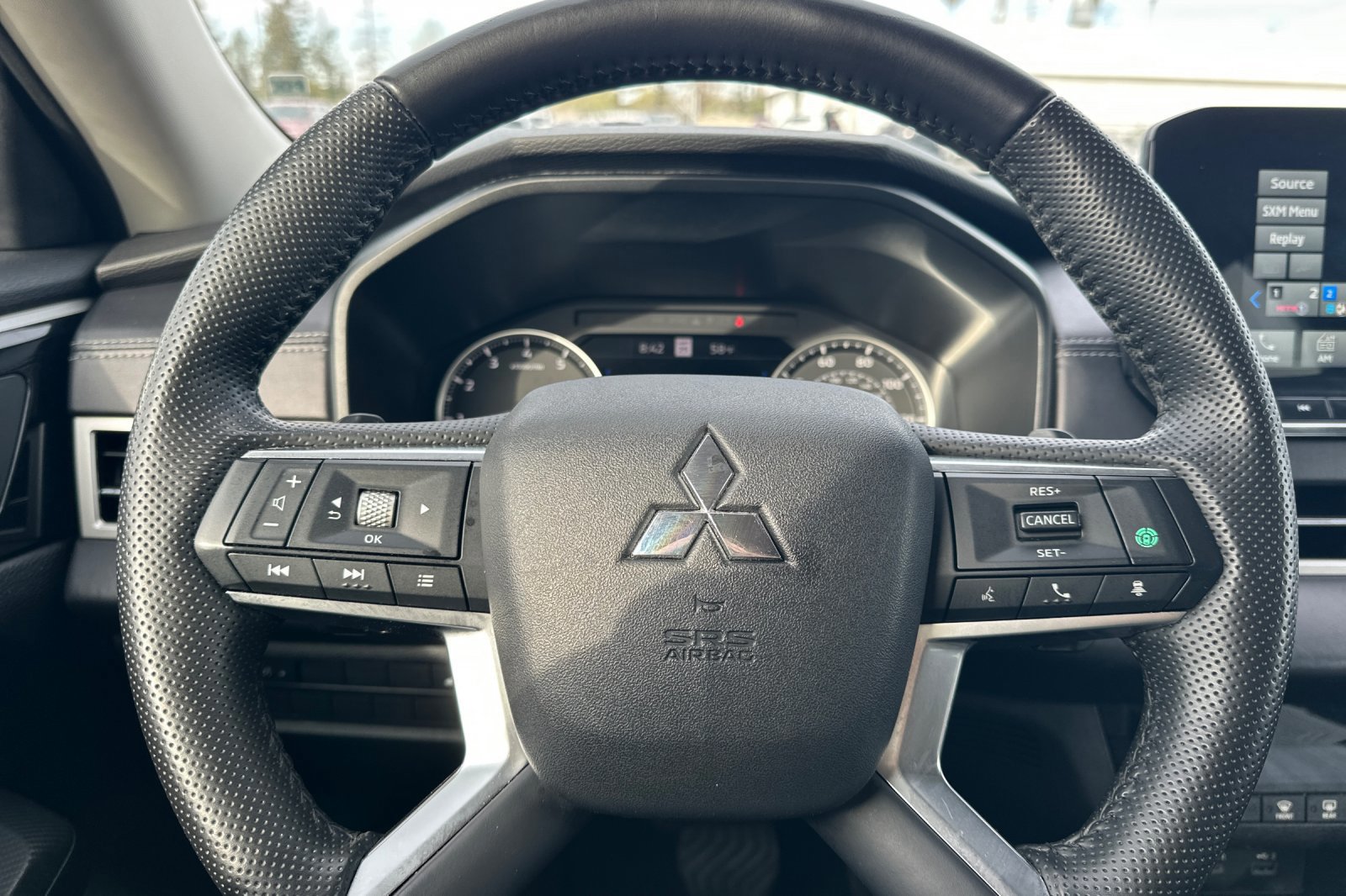 Used 2024 Mitsubishi Outlander SE image 24