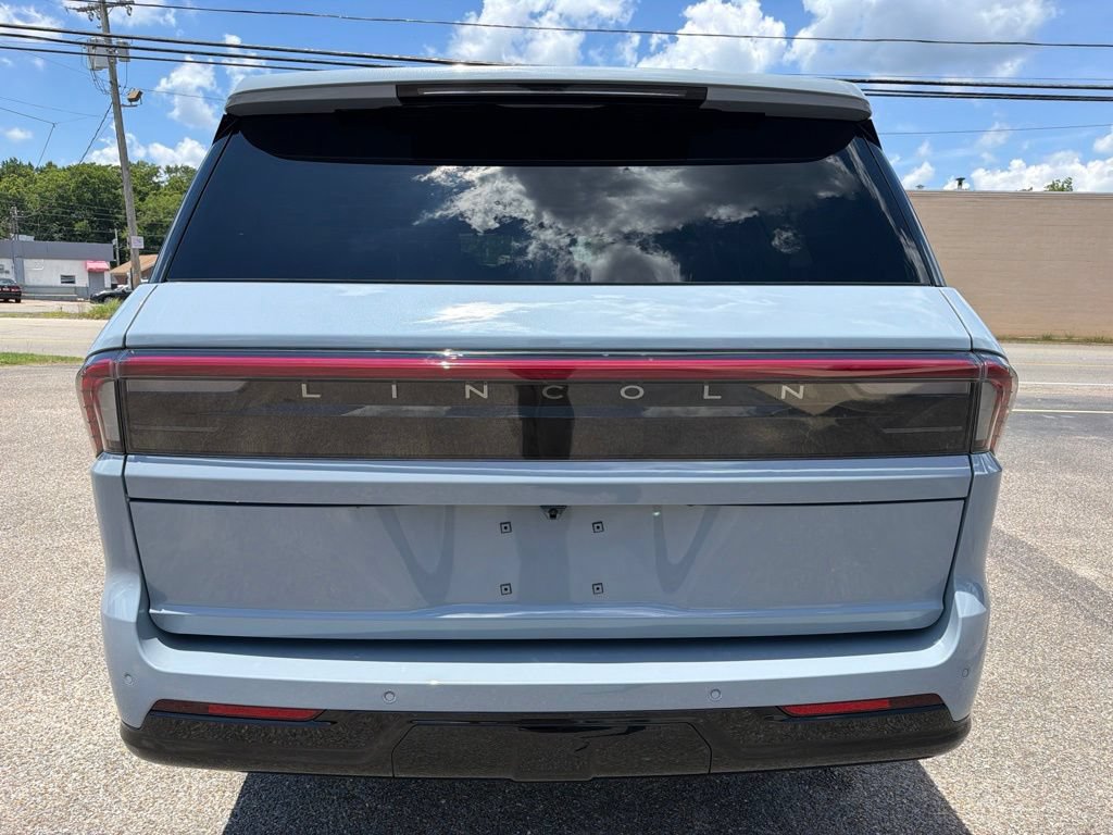 Used 2026 Lincoln Navigator L Reserve w/ Jet Appearance Package AWD/4WD image 6