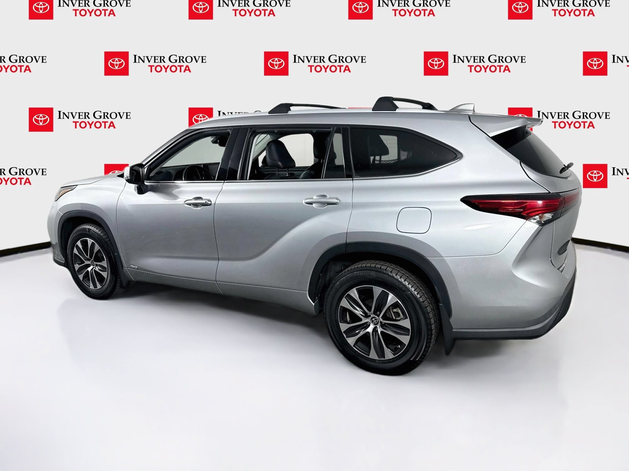 Used 2022 Toyota Highlander XLE AWD/4WD image 7