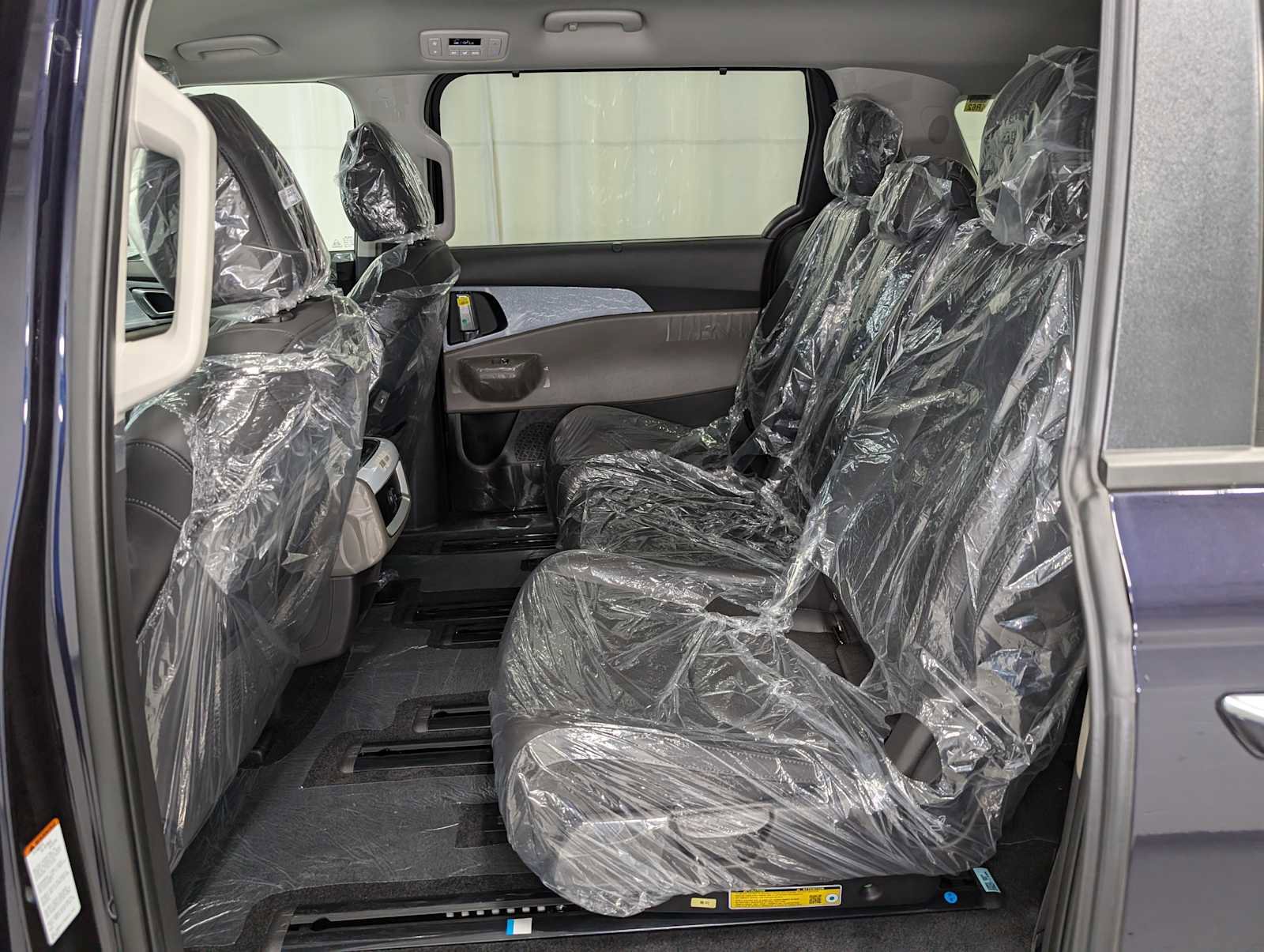 New 2026 Kia Carnival EX image 18